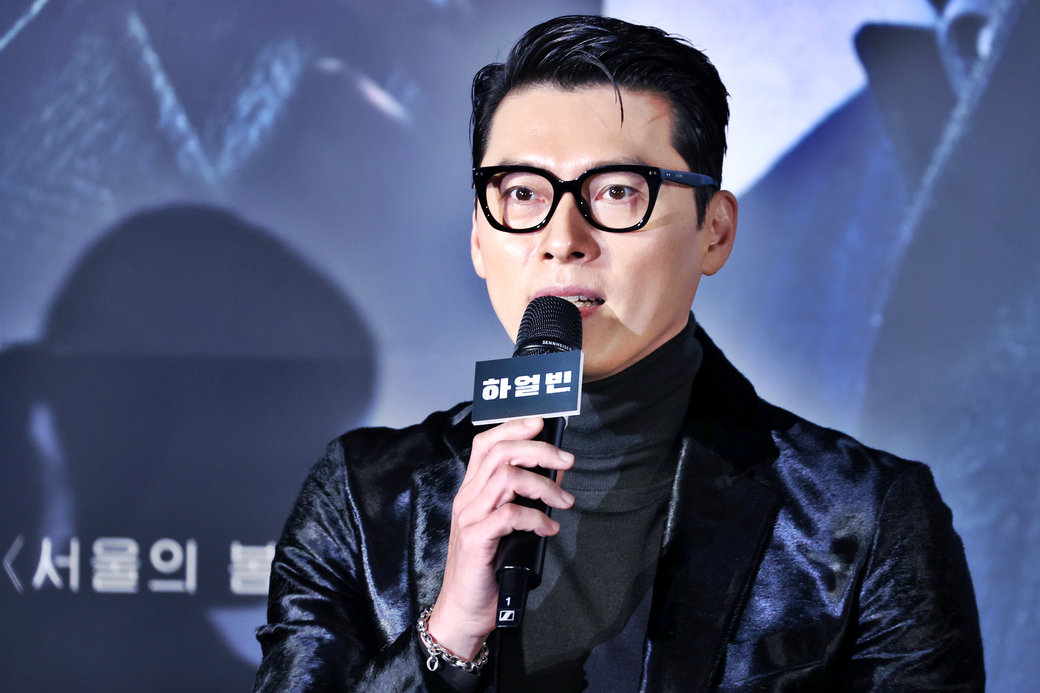 Actor Hyun Bin speaks during a press conference for upcoming historical film ″Harbin″ held in Yongsan District, central Seoul, on Wednesday. [YONHAP]