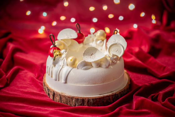 Vanilla Raspberry Crown Cake (90,000 won) at Andaz Seoul Gangnam [ANDAZ SEOUL GANGNAM]