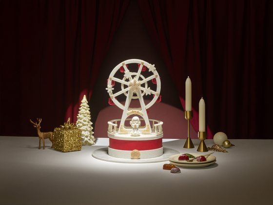 Wheel of Wishes cake (350,000 won) at Grand InterContinental Seoul Parnas. It features a large chocolate art resembling a Ferris wheel. [GRAND INTERCONTINENTAL SEOUL PARNAS]