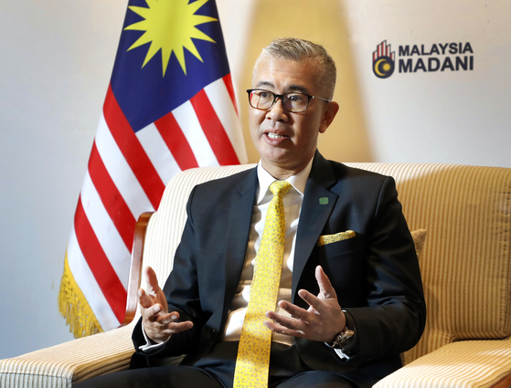 Minister of Investment, Trade and Industry of Malaysia Tengku Zafrul Aziz speaks during an interview with the Korea JoongAng Daily at the Shilla Seoul on Tuesday. [PARK SANG-MOON]