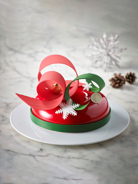 Crimson Noel pound cake (120,000 won) at Four Seasons Hotel Seoul [FOUR SEASONS HOTEL SEOUL]