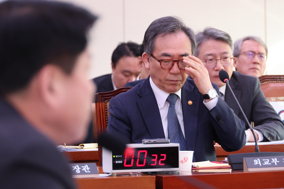 Foreign Minister Cho Tae-yul responds to lawmakers' questions about the controversy surrounding Japan's recent Sado Mines memorial intended to honor Korean wartime forced labor victims during a plenary session of the Foreign Affairs and Unification Committee at the National Assembly in Seoul on Thursday. [YONHAP]