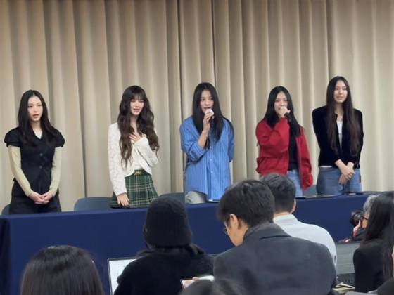Girl group NewJeans at a press conference on Nov. 28 in southern Seoul [LEE JEE-MIN]