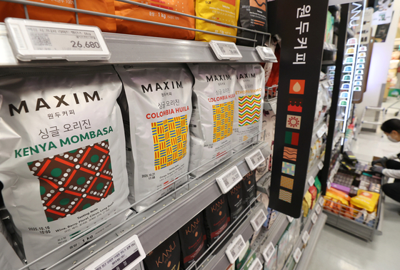 Dongsuh Foods coffee beans are on display at a hypermarket in Seoul on Sunday [YONHAP]