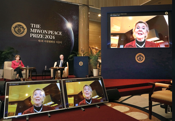 Former UN Secretary-General Ban Ki-moon, center, engages in a dialogue with former President of Ireland Mary Robinson, who joins via video call, moderated by former Director-General of Unesco Irina Bokova, left, at Kyung Hee University's Peace Hall in Dongdaemun District, eastern Seoul, on Friday. [PARK SANG-MOON]
