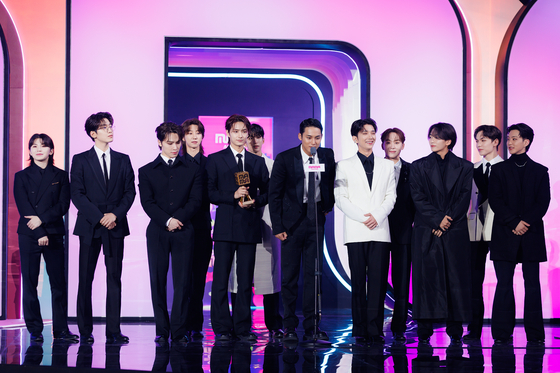Seventeen won Album of the Year with its 10th EP “FML” at the 2023 MAMA Awards on Wednesday [MNET]
