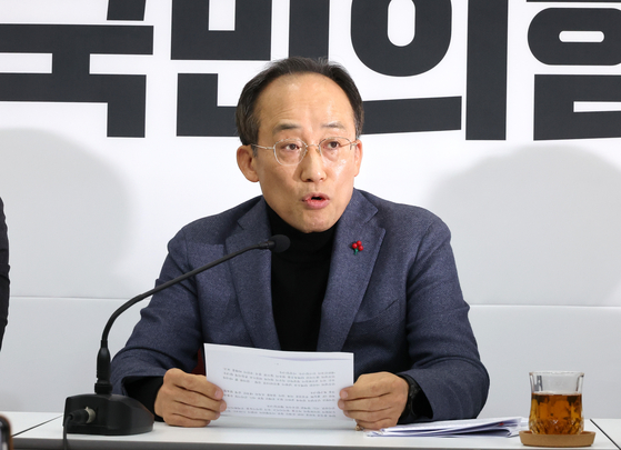 People Power Party floor leader Choo Kyung-ho speaks during a press conference at the National Assembly in Yeouido, western Seoul, on Sunday. [YONHAP]