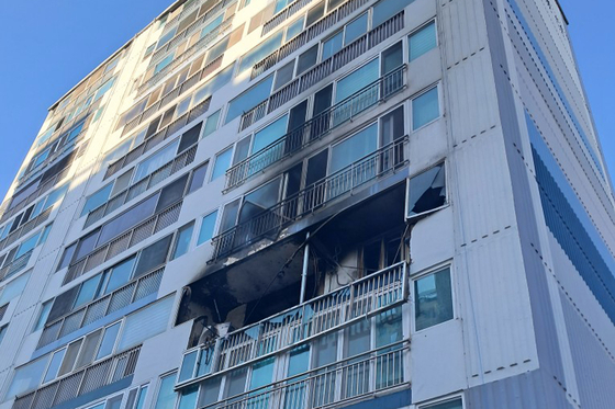 The ruined apartment that caught fire on Monday in Pohang, North Gyeongsang [NORTH GYEONGSANG FIRE SERVICE HEADQUARTERS]