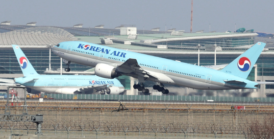 A Korean Air plane takes off from a runway at Incheon International Airport. [YONHAP] 