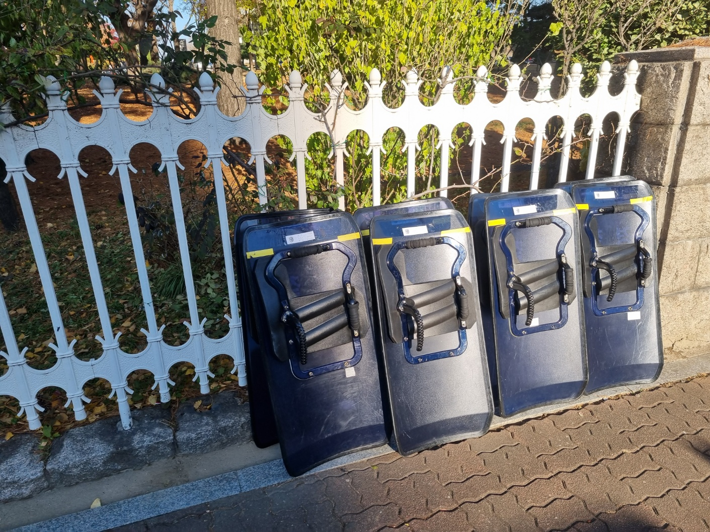 Police riot shields leaned against a fence near the National Assembly complex in Yeouido, western Seoul, on Wednesday. [KIM MIN-YOUNG]
