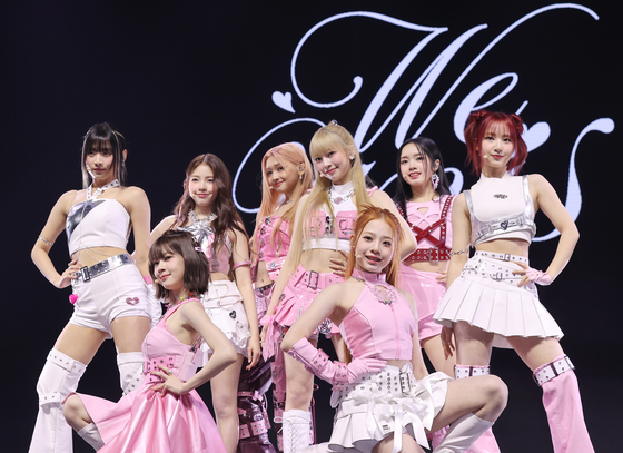 Girl group UNIS performs its lead track ″Superwoman″ during its debut showcase held on Wednesday at the Yes24 Live Hall music venue in eastern Seoul. [YONHAP]