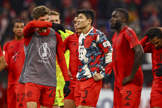Bayern Munich react after losing a DFB-Pokal Cup round of 16 match against Bayer 04 Leverkusen at Allianz Arena in Munich, Germany on Tuesday. [EPA/YONHAP] 