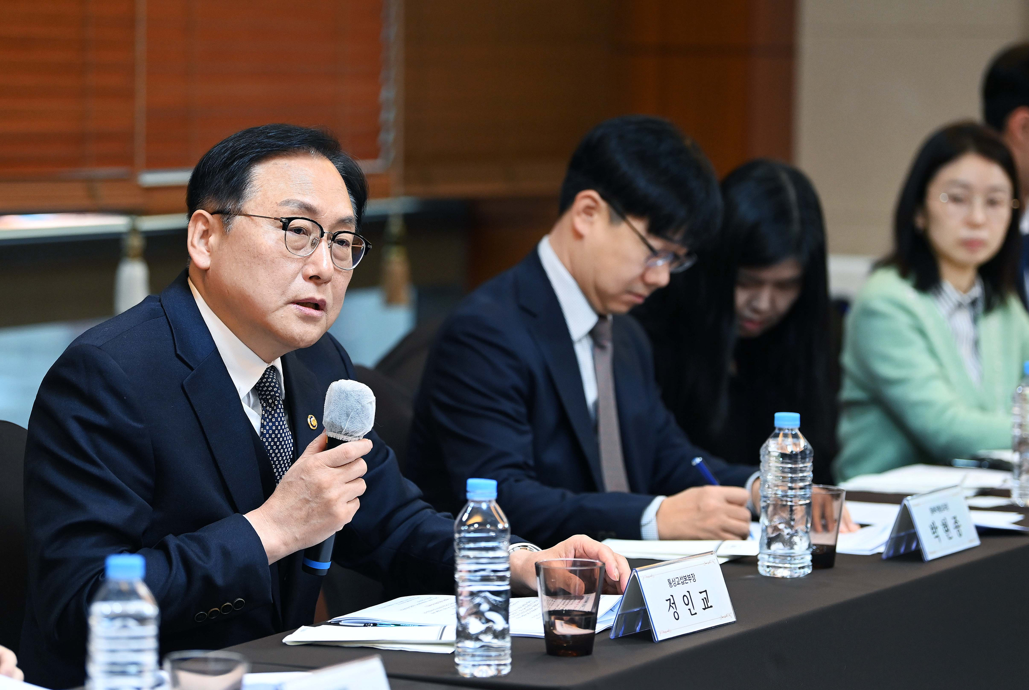 Trade Minister Cheong In-kyo speaks during a meeting in Seoul. [MINISTRY OF TRADE, INDUSTRY AND ENERGY] 