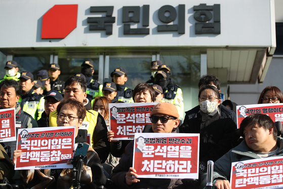 A civic group holds a press conference in front of the People Power Party's Daegu office in Suseong District, urging the party to support the impeachment of President Yoon Suk Yeol. [NEWS1]