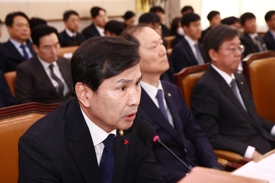 Vice Defense Minister and Acting Defense Minister Kim Seon-ho speaks during a parliamentary meeting at the National Assembly in western Seoul. [NEWS1]