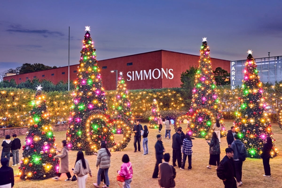 Simmons Terrace in Icheon, Gyeonggi, is a major tourist spot in the city as it houses Christmas installations and trees every year. [SIMMONS]