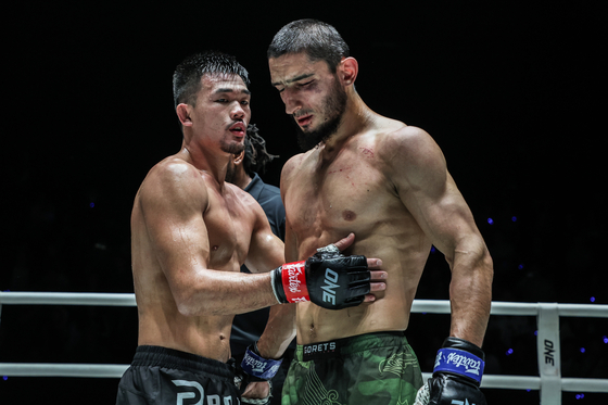 Christian “The Warrior” Lee, left, competes in a contest against Alibeg Rasulov at Lumpinee Stadium in Bangkok, Thailan on Friday. [ONE CHAMPIONSHIP]