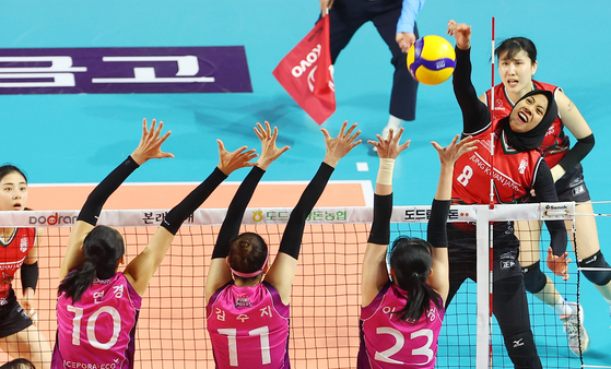 Daejeon Jung Kwan Jang Red Sparks outside hitter Megawati Hangestri Pertiwi, right, attacks during a V League game against the Heungkuk Life Insurance Pink Spiders at Incheon Samsan World Gymnasium in Incheon on Dec. 24, 2023. [YONHAP]