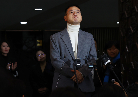 People Power Party Rep. Kim Sang-wook sheds tears as he speaks to the press after voting on the impeachment motion against President Yoon Suk Yeol on Saturday at the National Assembly complex in Yeouido, western Seoul. [NEWS1]