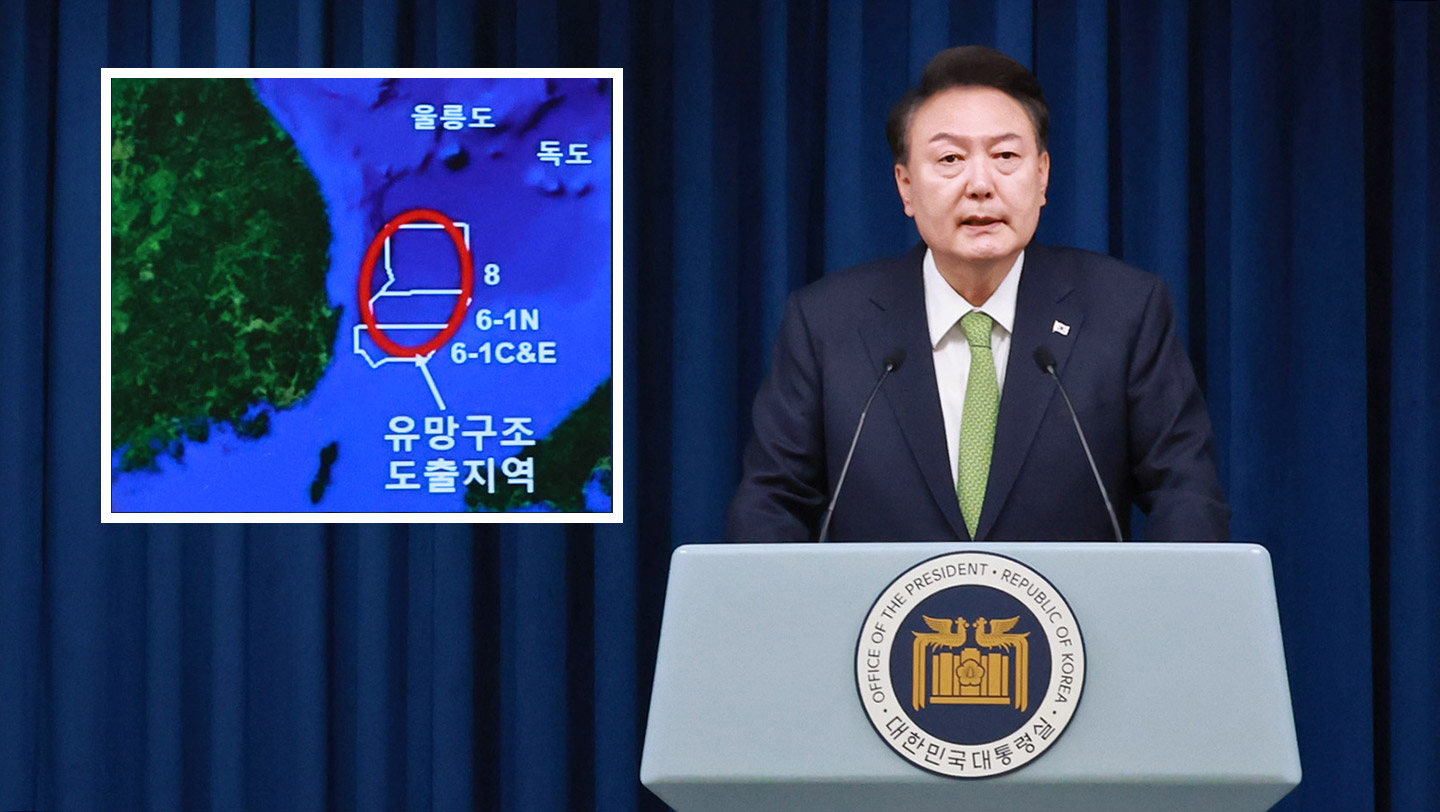 President Yoon Suk Yeol gives a briefing at the presidential office in Seoul on June 3, announcing he has approved a project to explore and drill for oil and gas in the East Sea. [YONHAP]