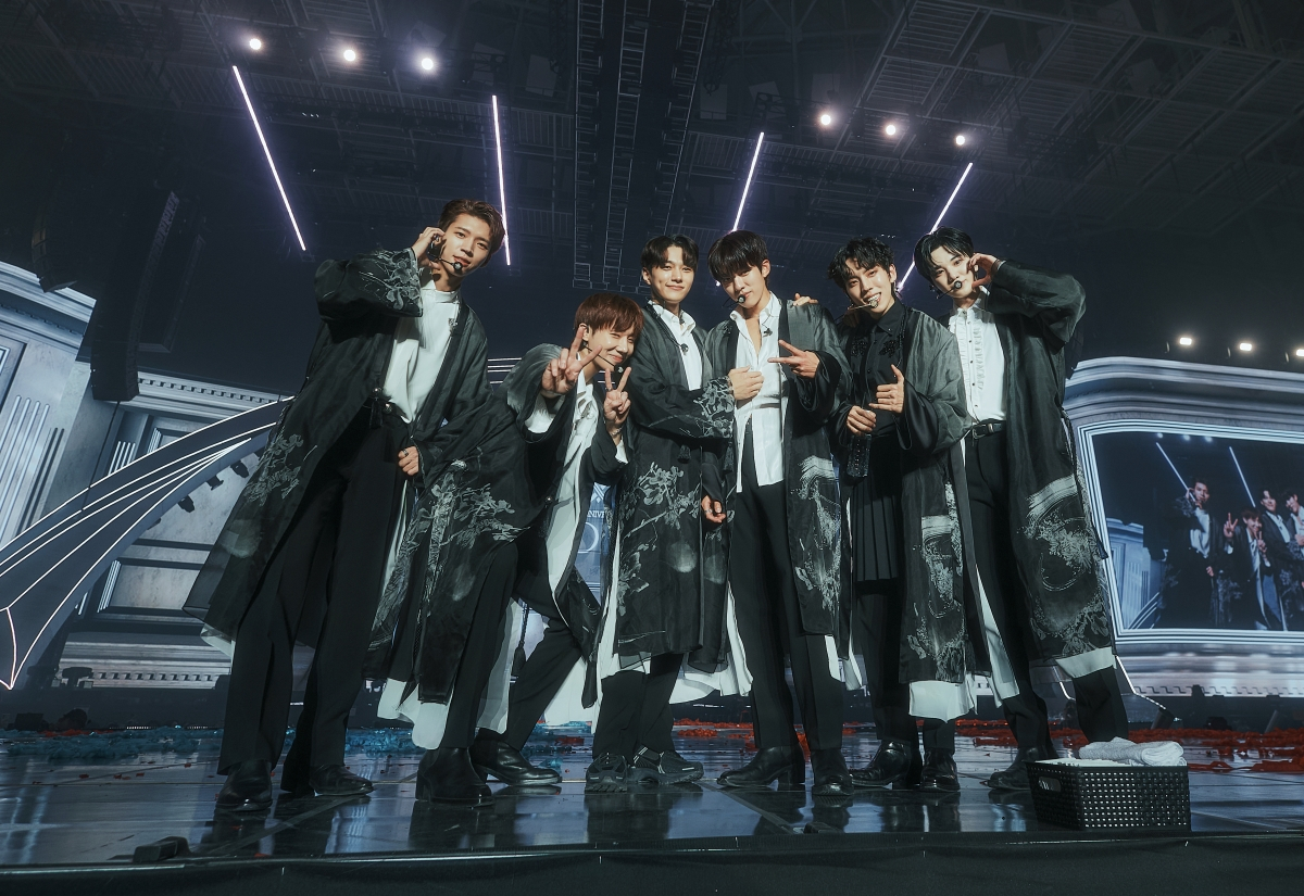 Boy band Infinite poses for a photo at the Seoul leg of its concert tour “Limited Edition,″ which ran from Dec. 6 through Dec. 8 at KSPO Dome in southern Seoul. [INFINITE COMPANY]