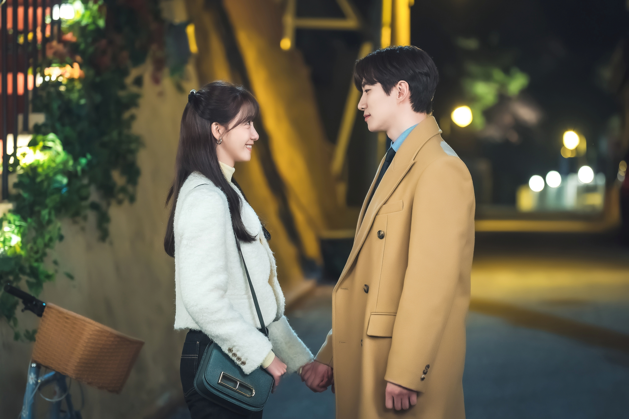 A still from ″King the Land″ (2023) [JTBC]