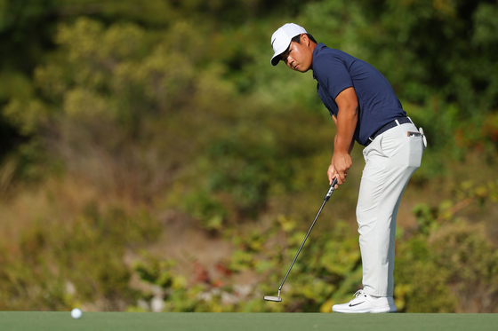 Tom Kim putts on the 11th green during the final round of the Hero World Challenge 2024 at Albany Golf Course in Nassau, Bahamas on Sunday. [AFP/YONHAP]