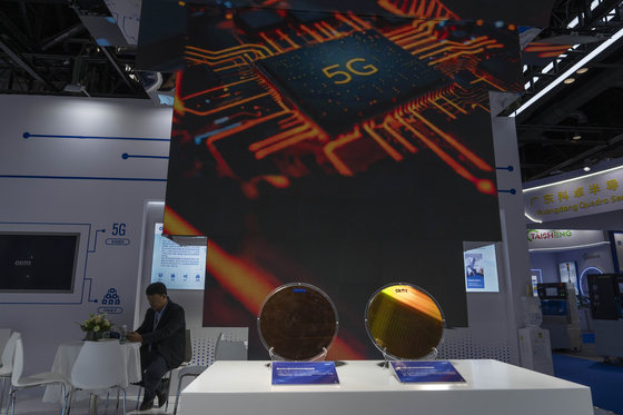 A man rests at the booth for Chinese DRAM producer ChangXin Memory Technologies during the 21st China International Semiconductor Expo in Beijing, Wednesday, Nov. 20, 2024. [AP/YONHAP]