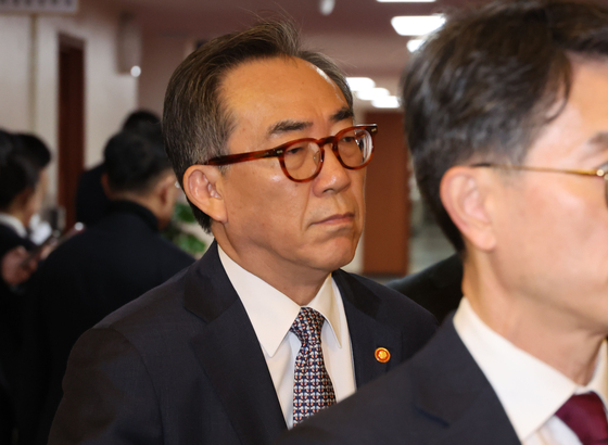 Foreign Minister Cho Tae-yul enters a Cabinet meeting at the Seoul Government Complex on Sunday, following President Yoon Suk Yeol's brief martial law declaration earlier in the week. [YONHAP]
