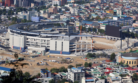 Construction work is in progress at Daejeon Baseball Dream Park in Daejeon on Oct. 13. [YONHAP] 
