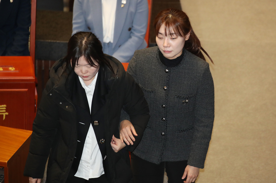 People Power Party Rep. Kim Yea-ji leaves the main chamber of the National Assembly building after completing voting on the impeachment bill against President Yoon Suk Yeol on Saturday. [NEWS1]