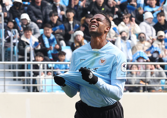 Daegu FC forward Edgar Silva reacts during a K League 1 match against Gimcheon Sangmu at DGB Daegu Bank Park in Daegu on March 3. [YONHAP]