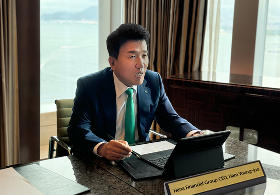 Hana Financial Group Chairman Ham Young-joo talks about the group's value-up strategy with global investors at a meeting in Hong Kong on June 18. [YONHAP]