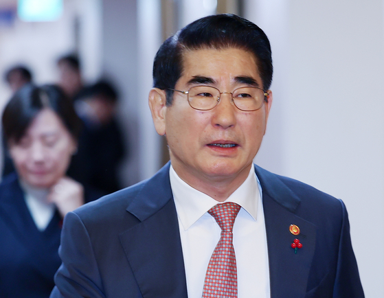 Former Defense Minister Kim Yong-hyun attends a Cabinet meeting held at the government complex in central Seoul on Dec. 3. [YONHAP]