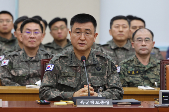 Army Gen. Park An-su responds to questions from lawmakers on the parliamentary Defense Committee at the National Assembly in Yeouido, western Seoul, on Tuesday. [YONHAP]