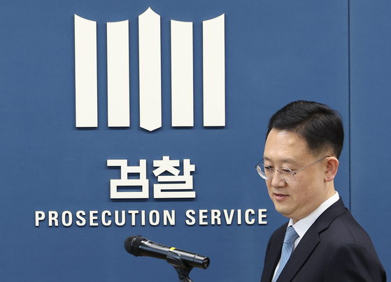  Park Se-hyun, the head of the special prosecutorial investigation, attends a briefing at the Seoul High Prosecutors' Office in southern Seoul on Sunday. [YONHAP] 