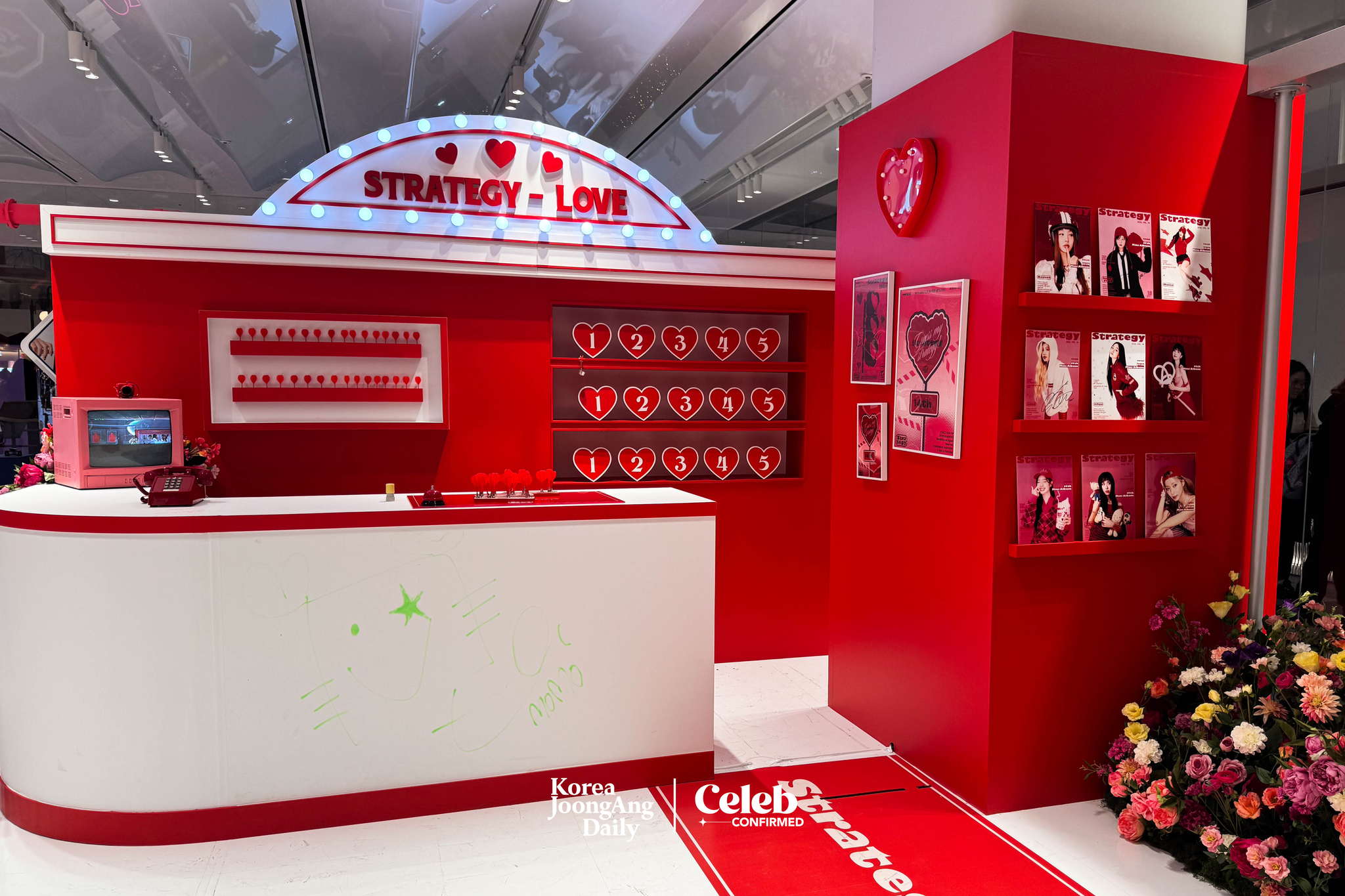 Dart shooting zone at the "TWICE STRATEGY POP-UP STORE" in western Seoul. [DANIELA GONZALEZ PEREZ]