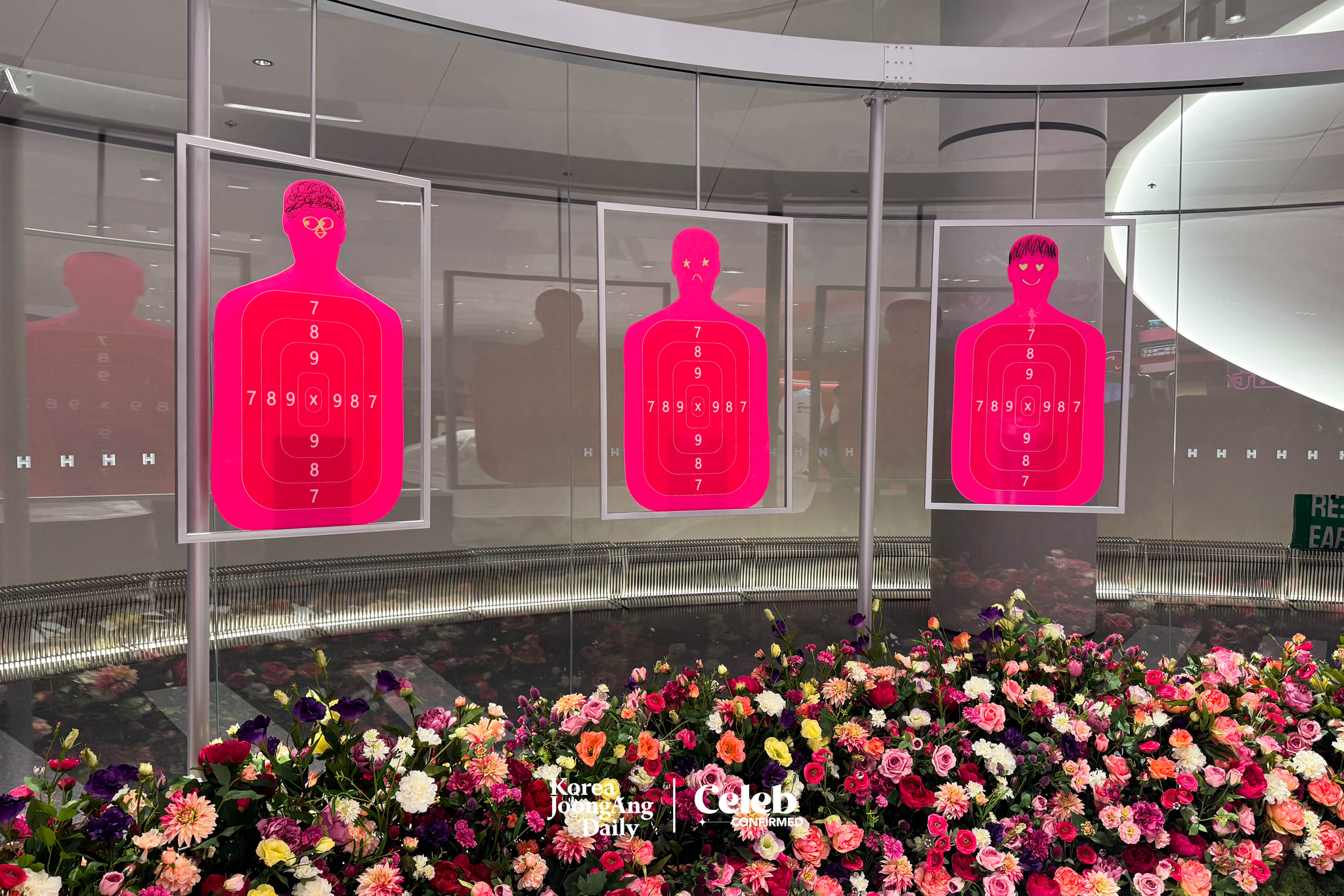 Dart shooting zone at the "TWICE STRATEGY POP-UP STORE" in western Seoul. [DANIELA GONZALEZ PEREZ]