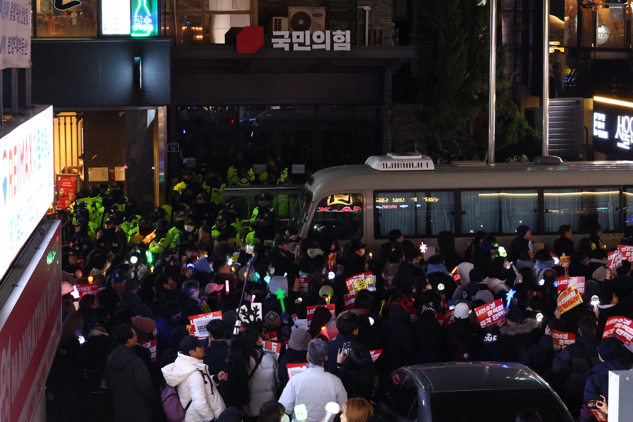 A protest rally takes place near the National Assembly complex in western Seoul on Tuesday. [YONHAP]
