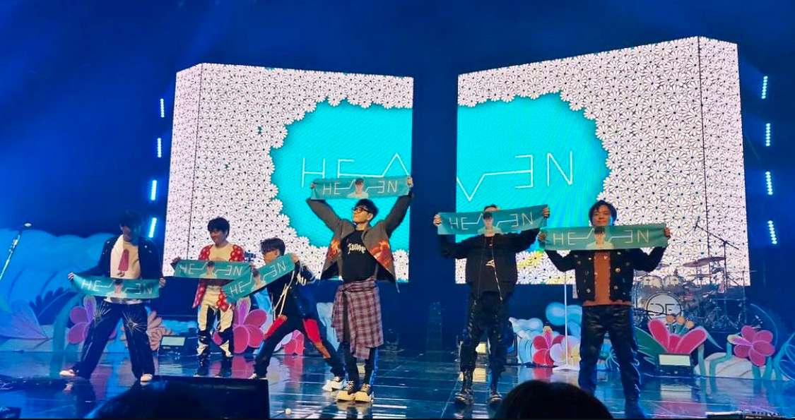 Singer Lee Seung-hwan performs at a concert. [INSTAGRAM]