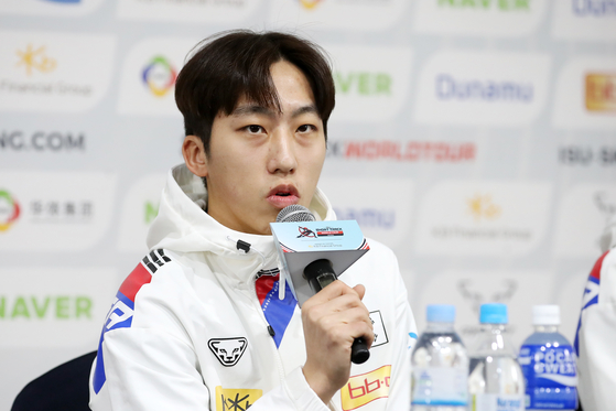 Korean short track speed skater Park Ji-won pose for a photo during a press conference on Wednesday ahead of the International Skating Union World Tour at Mokdong Ice Rink in western Seoul on Friday. [NEWS1] 
