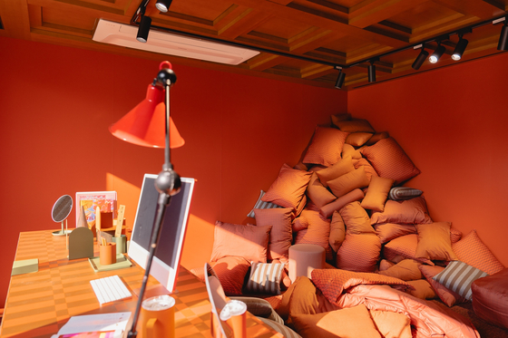 Jaju’s household consumer goods, like cushions and office supplies, for the 2025 season are showcased at the retailer’s pop-up event. [SHINSEGAE INTERNATIONAL]