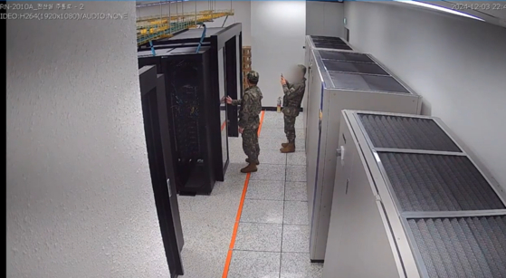 Footage from the surveillance cameras at the National Election Commission's headquarters shows soldiers taking photos of the commission's data servers on Dec. 3. [NATIONAL ASSEMBLY]
