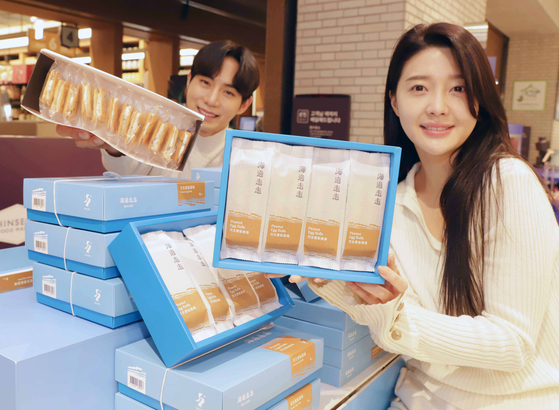 Shinsegae Department Store announced Friday that it would bring the Taiwanese brand Hiwalk to Korea. [SHINSEGAE DEPARTMENT STORE]