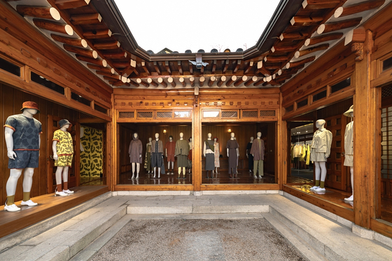 Apparel and household goods retailer Jaju is holding a pop-up event in Buckchon Hanok Village, a neighborhood in Jung District, central Seoul, to showcase its upcoming products for the 2025 season as part of its rebrand to become more aesthetically “Korean.” The exhibition space is open from Wednesday through Saturday. [SHINSEGAE INTERNATIONAL]