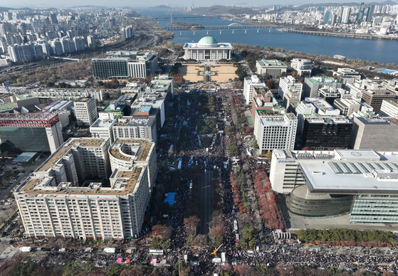 Tens of thousands gather in front of the National Assembly building in Yeouido, western Seoul, on Saturday ahead of the second impeachment vote against President Yoon Suk Yeol. [YONHAP] 