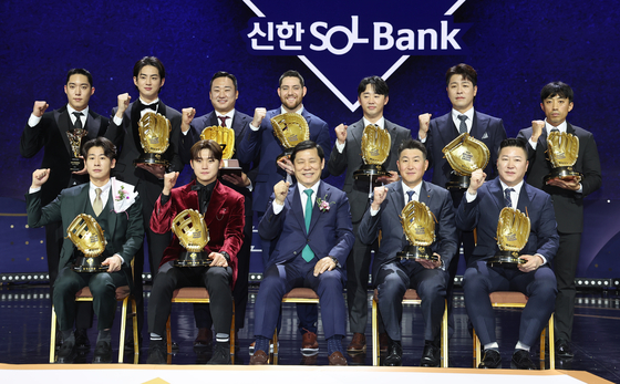 KBO Golden Glove winners pose for group photos after the awards ceremony at COEX in southern Seoul on Dec. 13, 2024.  [YONHAP]