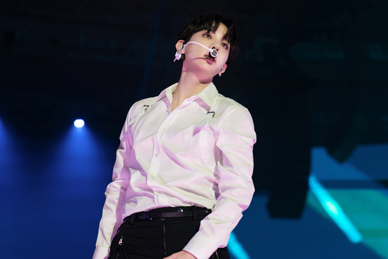 Still from EXO's Baekhyun's concert film ″BAEKHYUN: Lonsdaleite [dot] IN CINEMAS″ [CJ 4DPLEX, CGV ICECON]