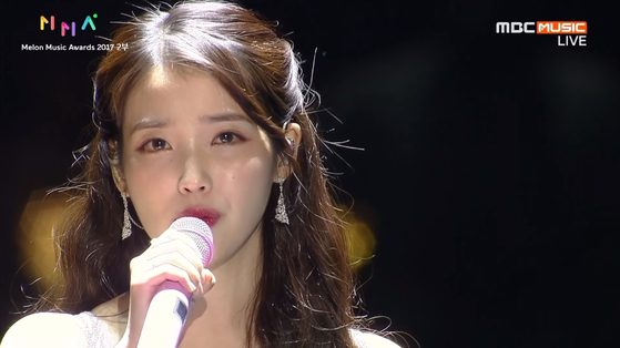 Singer IU performs ″Dear Name″ (2017) during the Melon Music Awards at the Gocheok Sky Dome in Guro District, western Seoul, on Dec. 2, 2017. [SCREEN CAPTURE] 