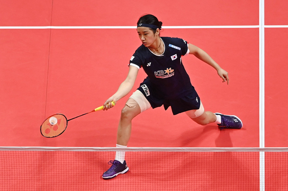 An Se-young hits a return to Wang Zhiyi during the women's singles semifinal at the BWF Badminton World Tour Finals in Hangzhou, China on Dec. 14. [AFP/YONHAP] 
